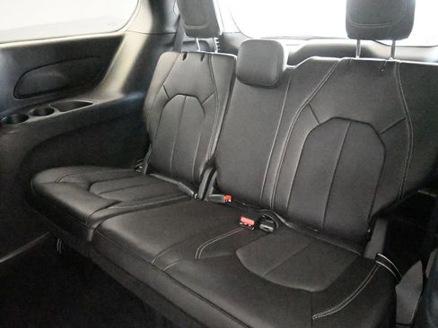 New 2026 Chrysler Voyager LX image 17