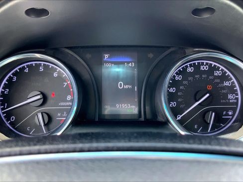 Used 2019 Toyota Camry SE w/ Convenience Package FWD image 25
