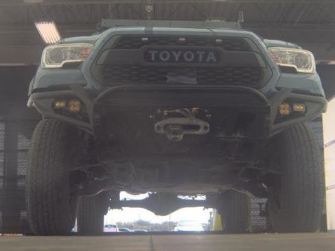 Used 2019 Toyota Tacoma TRD Off-Road AWD/4WD image 3