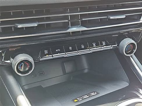 New 2025 Chevrolet Traverse LT w/ Enhanced Driving Package image 10