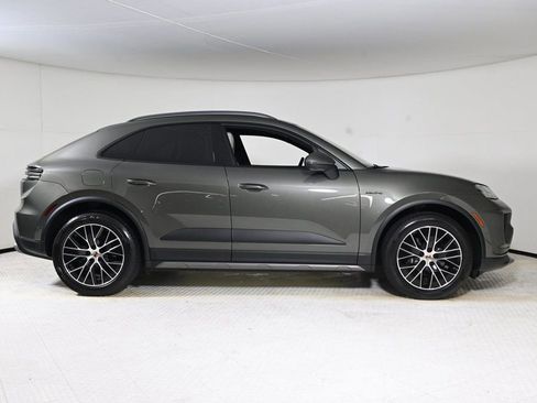 Certified 2025 Porsche Macan Electric image 8
