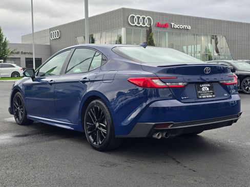 Used 2025 Toyota Camry SE FWD image 3