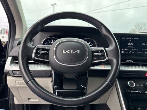 Used 2024 Kia Carnival LX FWD image 17