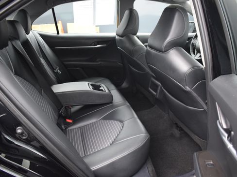 Used 2023 Toyota Camry SE w/ Cold Weather Package FWD image 11