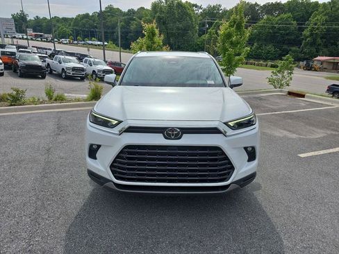 Used 2024 Toyota Grand Highlander AWD image 8