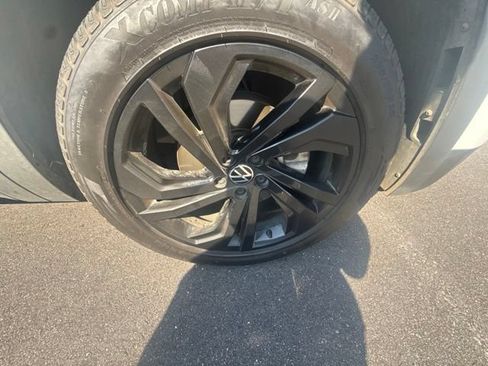 Used 2023 Volkswagen Atlas SE w/ Black Wheel Package AWD/4WD image 26