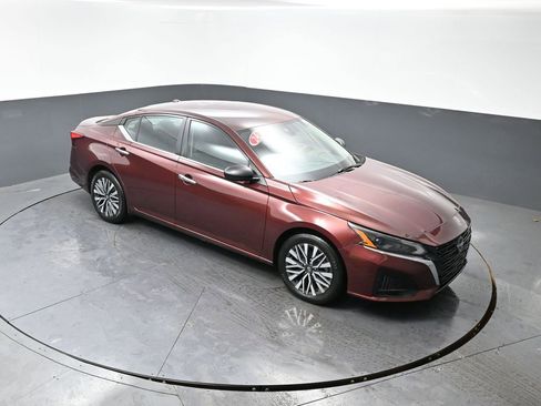 Used 2024 Nissan Altima 2.5 SV image 42