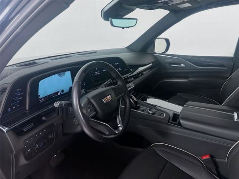 Used 2024 Cadillac Escalade Sport AWD/4WD image 4