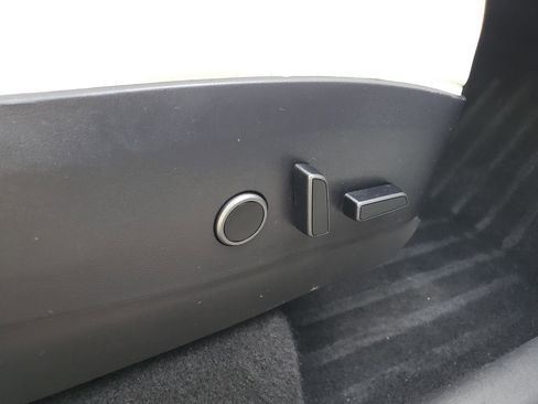 Used 2021 Tesla Model Y Long Range image 47