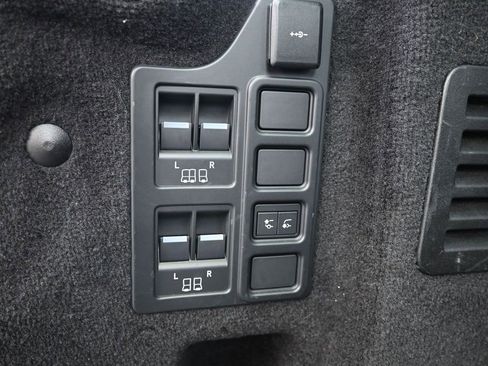 Used 2022 Land Rover Discovery S R-Dynamic AWD/4WD image 15