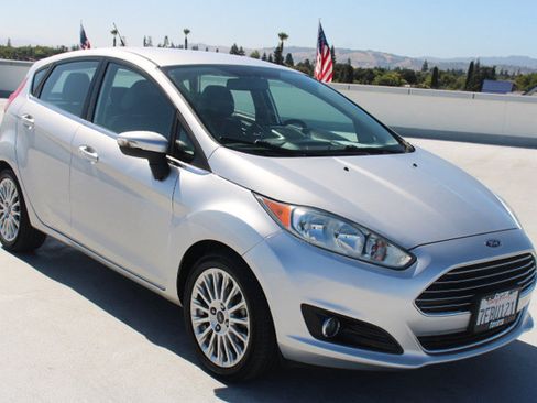 Used 2014 Ford Fiesta Titanium FWD image 2