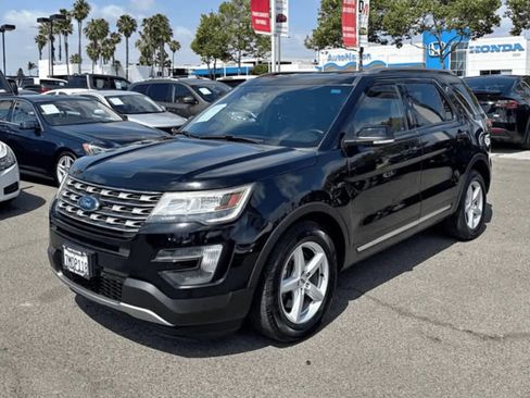 Used 2016 Ford Explorer XLT w/ Equipment Group 201A FWD image 2