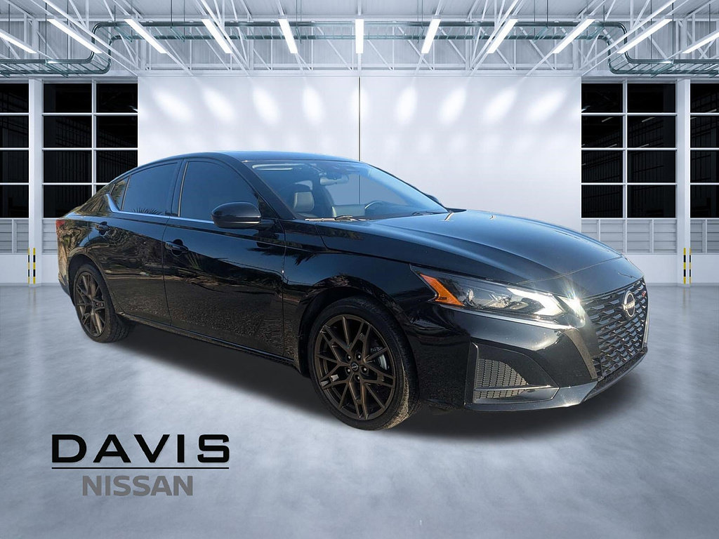 Used 2025 Nissan Altima 2.5 SR w/ SR Premium Package AWD/4WD image 1