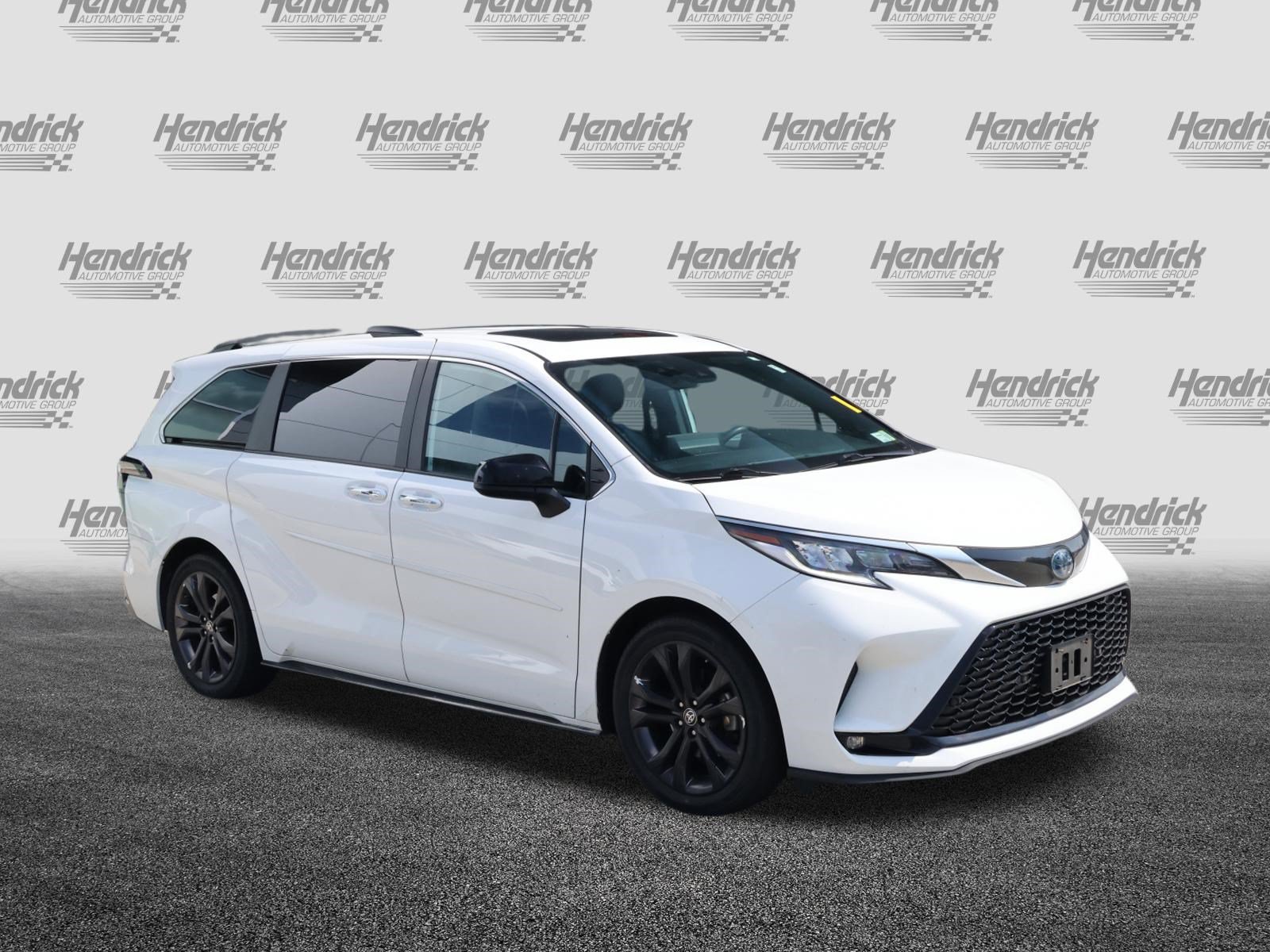 Used 2023 Toyota Sienna XSE w/ XSE Plus Package FWD image 2