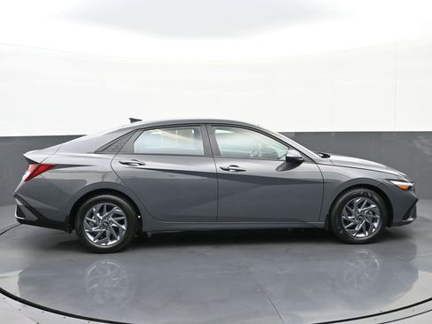 Certified 2024 Hyundai Elantra SEL FWD image 3