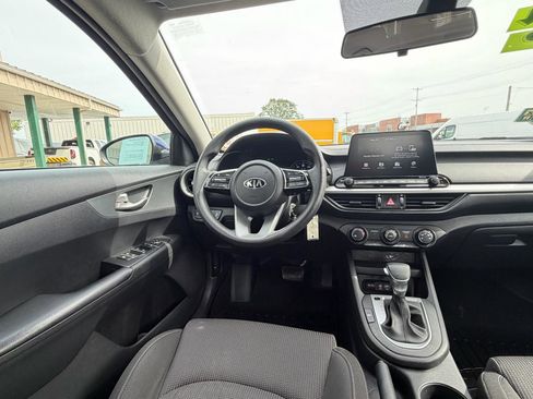 Used 2021 Kia Forte LXS FWD image 17
