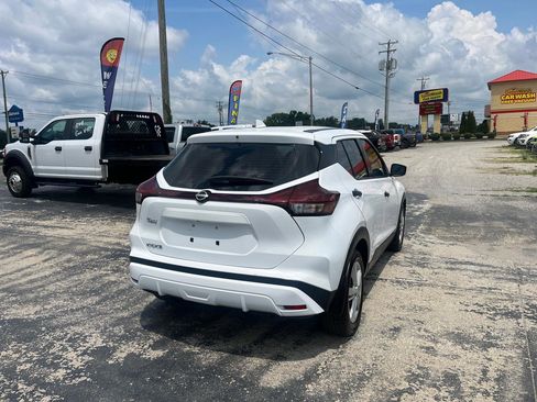 Used 2022 Nissan Kicks S FWD image 3