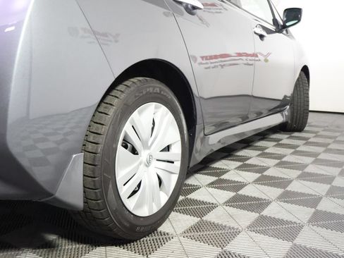 Used 2025 Nissan Leaf S FWD image 11