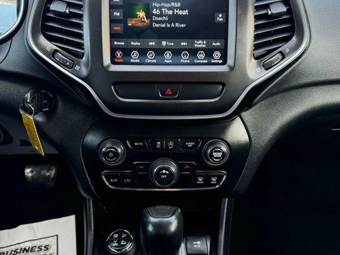 Used 2020 Jeep Cherokee Trailhawk image 31