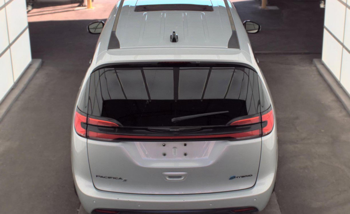 Used 2023 Chrysler Pacifica Limited w/ S Appearance Package FWD image 5