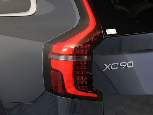 New 2026 Volvo XC90 B6 Plus w/ Protection Package Premier image 15