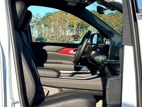 New 2026 Chevrolet Traverse Z71 w/ Enhanced Driving Package image 10