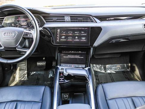 Used 2022 Audi e-tron Premium w/ Convenience Plus Package image 13