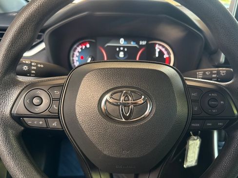Used 2025 Toyota RAV4 LE AWD/4WD image 22