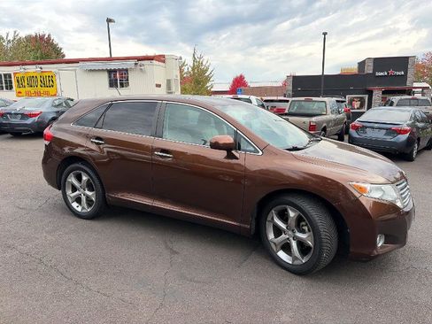 Used 2011 Toyota Venza AWD image 3