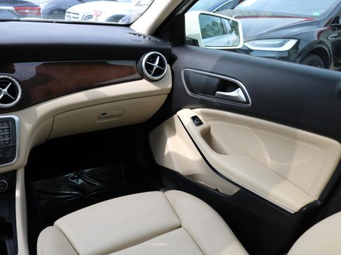 Used 2016 Mercedes-Benz GLA 250 image 38