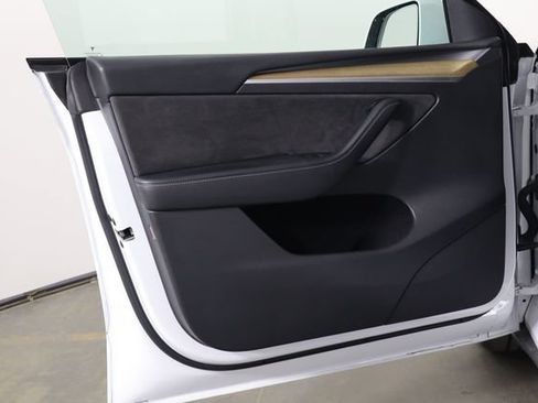 Used 2023 Tesla Model Y Long Range AWD/4WD image 16