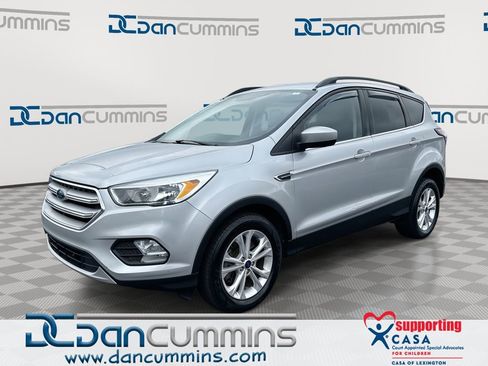 Used 2018 Ford Escape SE w/ SE Sync 3 Package AWD/4WD image 1