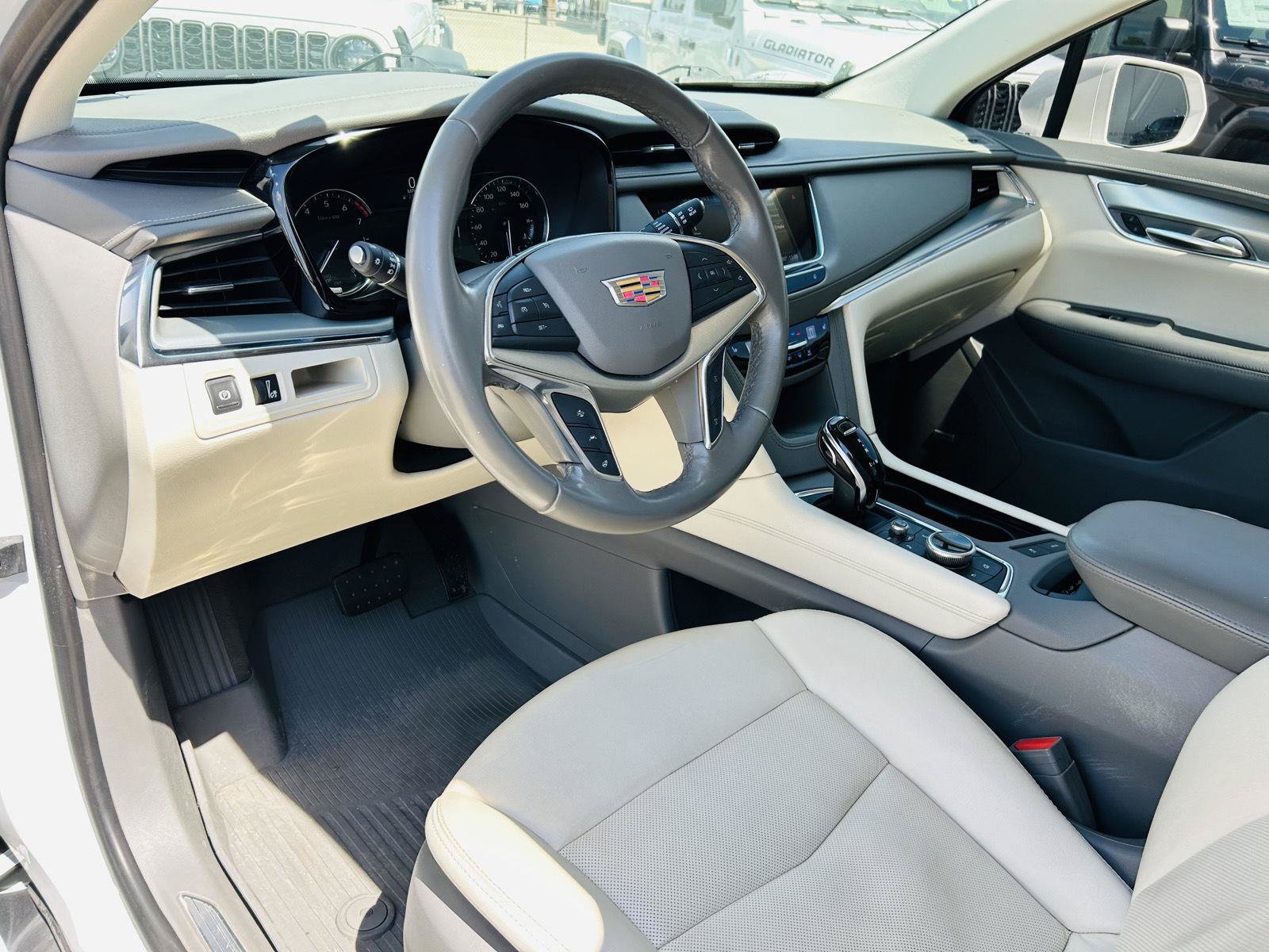 Used 2020 Cadillac XT5 Premium Luxury w/ LPO, Floor Liner Package FWD image 15