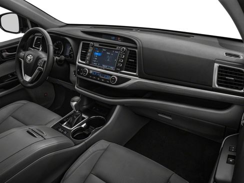 Used 2017 Toyota Highlander Limited Platinum AWD/4WD image 10