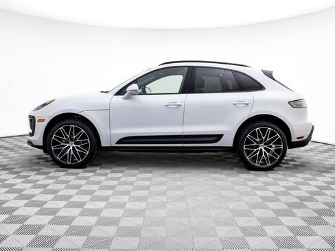 Used 2026 Porsche Macan AWD/4WD image 2