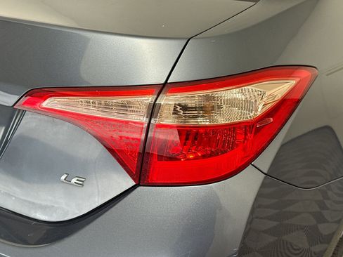 Used 2018 Toyota Corolla LE image 33