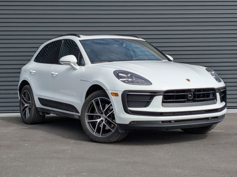 Certified 2025 Porsche Macan image 8