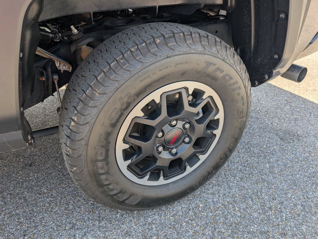 Used 2025 Toyota Tacoma TRD Off-Road AWD/4WD image 31