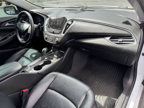 Used 2017 Chevrolet Malibu LT w/ Leather Package FWD image 17