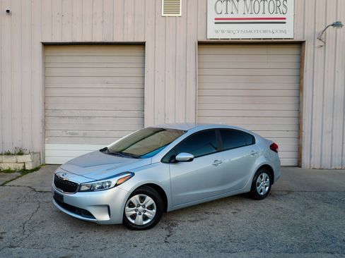 Used 2018 Kia Forte LX image 1