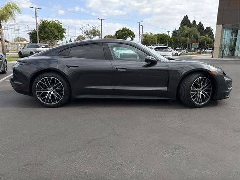Used 2022 Porsche Taycan image 3