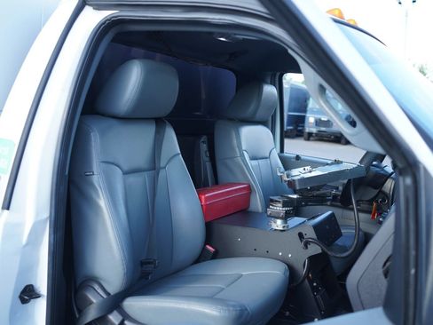 Used 2016 Ford F550 4x4 Regular Cab Super Duty image 22