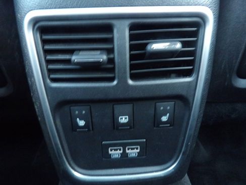 Used 2016 Chrysler 300 C image 26