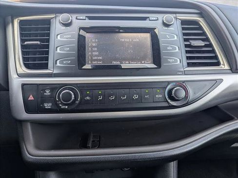 Used 2019 Toyota Highlander LE FWD image 13