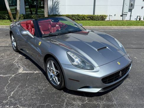 Used 2010 Ferrari California RWD image 13