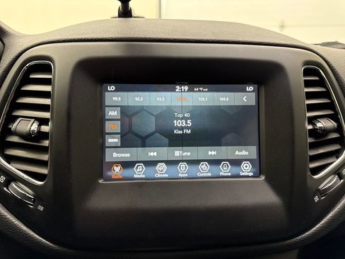 Used 2020 Jeep Compass Latitude w/ Cold Weather Group AWD/4WD image 18