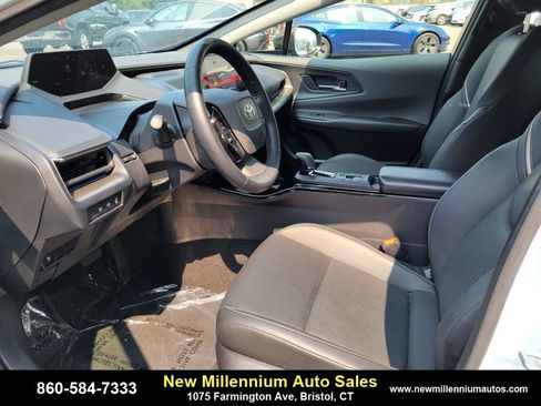 Used 2024 Toyota Prius XLE image 18