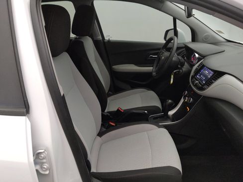 Used 2020 Chevrolet Trax LS w/ Tint and Cruise Package FWD image 21