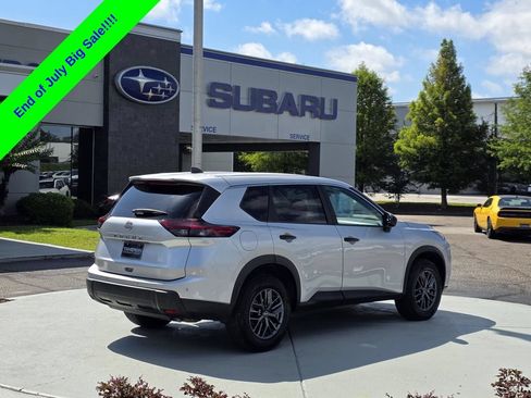 Used 2024 Nissan Rogue S FWD image 5