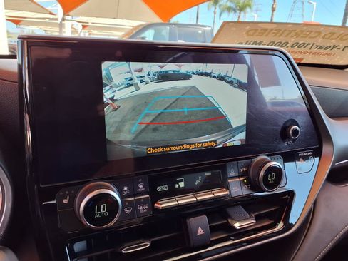 Certified 2024 Toyota Highlander XLE FWD image 26
